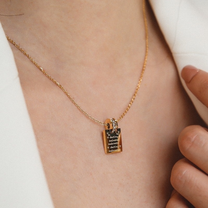 Dây Chuyền Mặt Vuông Khắc Chữ Love Đính Đá Zircon Đơn Giản Không Phai Màu Phong Cách Hàn Quốc