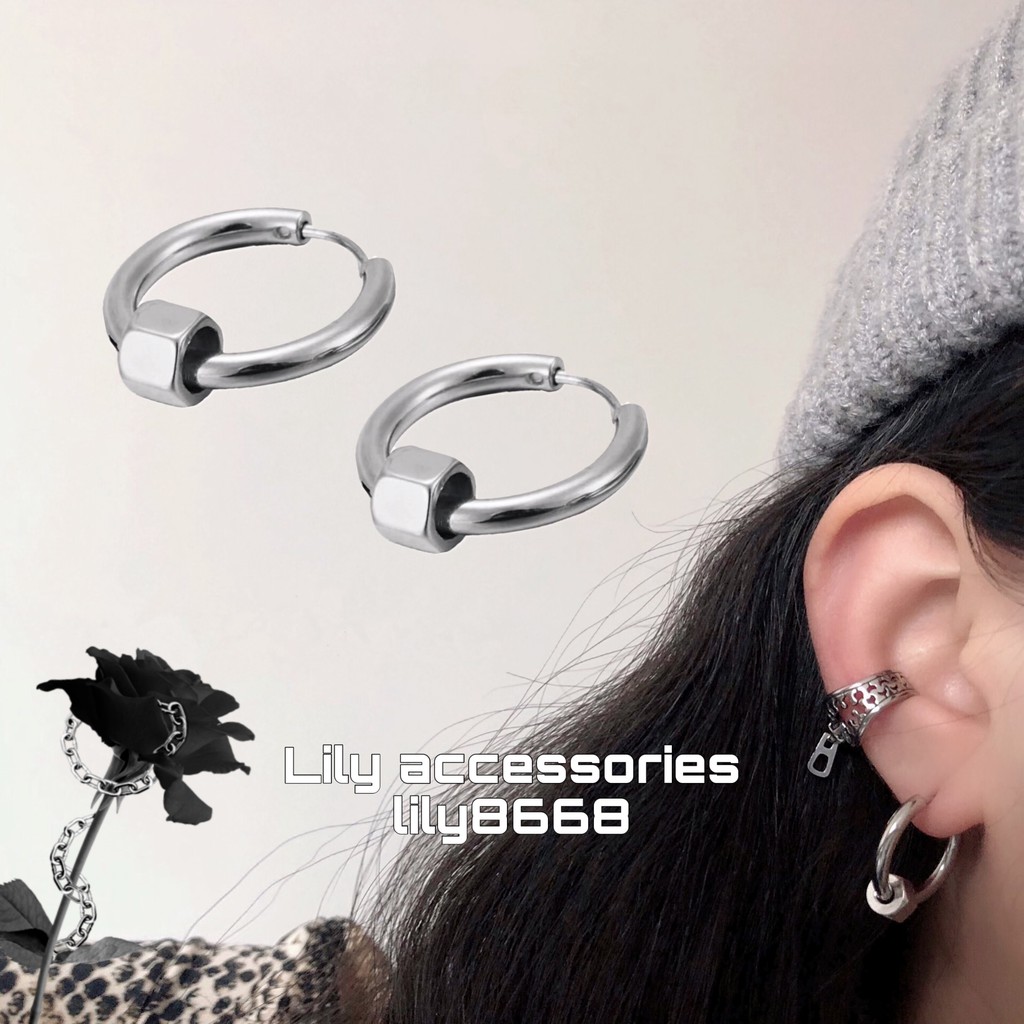 Hoop Earring with Hexagon Charm khuyên tai titan tròn phối lục giác không gỉ không đen không dị ứng nam nữ
