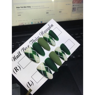 Nailbox móng úp thiết kế xanh caro nail