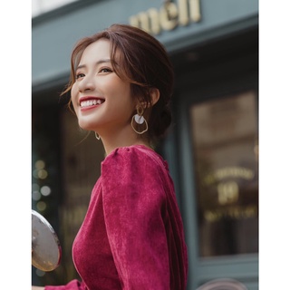 Đầm nhung tăm cổ V