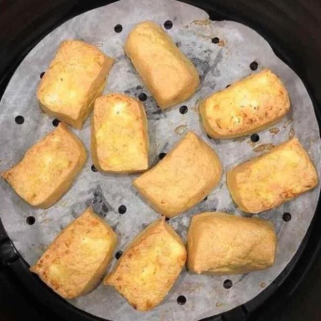 Giấy nến cho nồi chiên không nướng bánh làm bánh tập 100 tờ giấy thấm dầu đục lỗ tròn tặng bình xịt dầu MiibooShi MB28