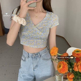 Áo Croptop Tay Ngắn Hoạ Tiết Hoa Thiết Kế Đơn Giản Hợp Thời Trang
