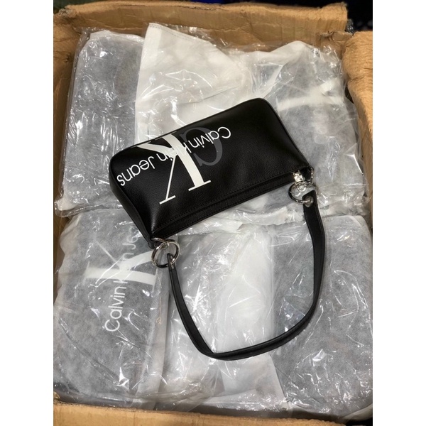 Kẹp nách Calvin Klein siêu xịn