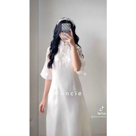 ÁO DÀI TRẮNG THÊU HOA VỚI QUẦN SUÔNG XINH XẮN