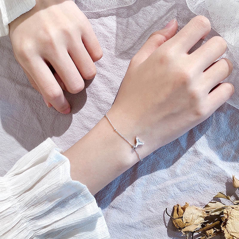 Vòng tay đính đá Zircon hình đuôi cá dành cho nữ