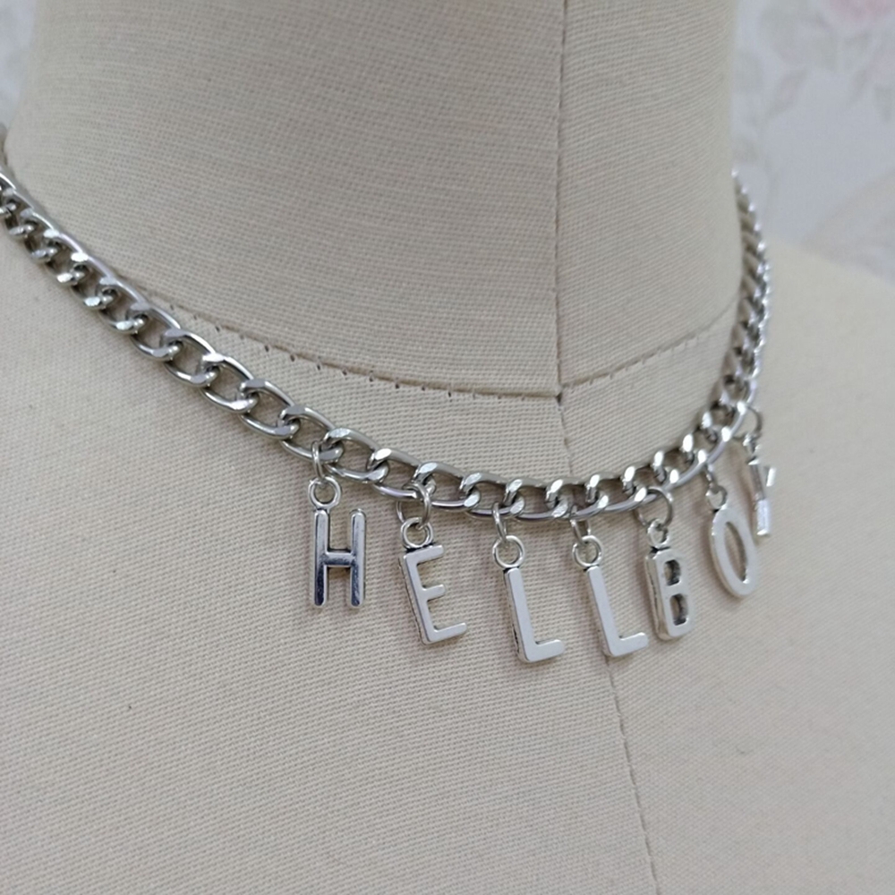 Vòng cổ kim loại thiết kế dây xích mặt chữ &quot;Hell boy&quot; cho nữ
