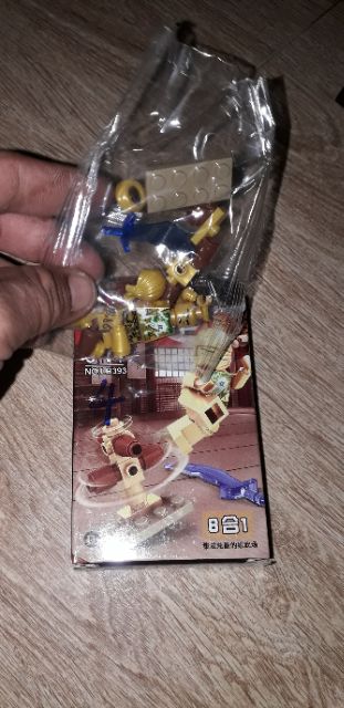 Lắp ráp 1 hộp LegoNinjago Gold LB393 có nhiều chi tiết
