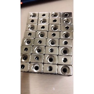 Nam châm vuông 15x10x5 mm lỗ 5 , nam châm trắng đất hiếm lực hút mạnh.