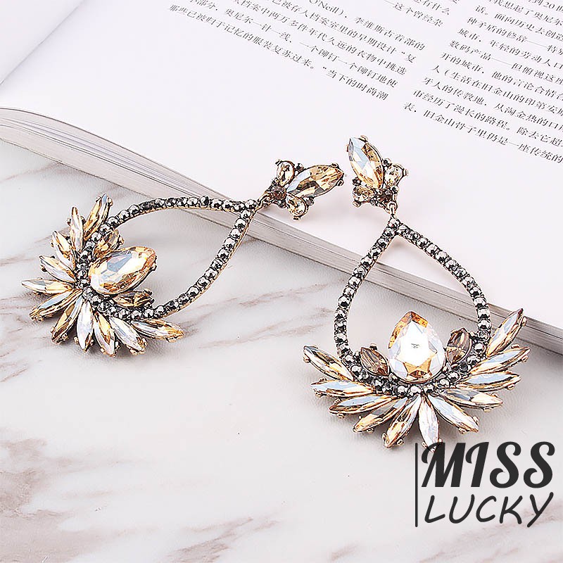 Hoa tai dáng dài phong cách vintage cho nữ