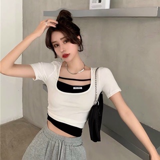Áo kiểu phối hai màu logo xinh