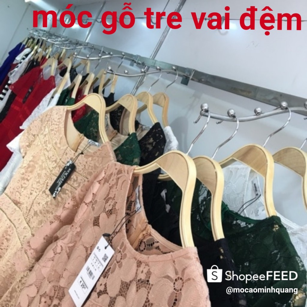 MÓC TREO QUẦN ÁO BẰNG GỖ CÓ ĐỆM NHỰA CHỐNG TUỘT  MÀU VÀNG- MÓC VAI TRE NAM NỮ CHO SHOP THỜI TRANG