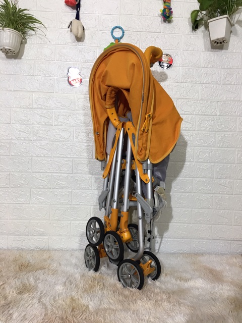 Xe đẩy combi gấp gọn