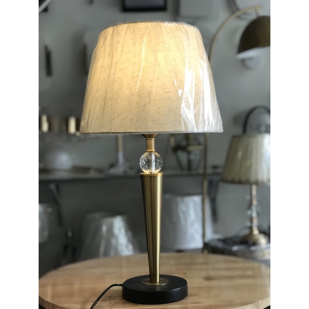 Đèn bàn decor chao vải thân hợp kim mạ đồng