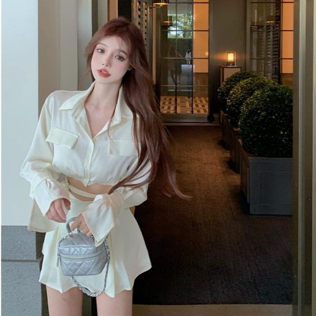 Fashionable leisurely suit women's summer 2022 new short Korean version sexy slim shirt temperament half-body suit