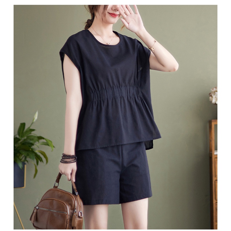 Bộ nữ gồm áo sát nách quần short thiết kế trẻ trung, chất đũi cao cấp mềm mịn.  H9