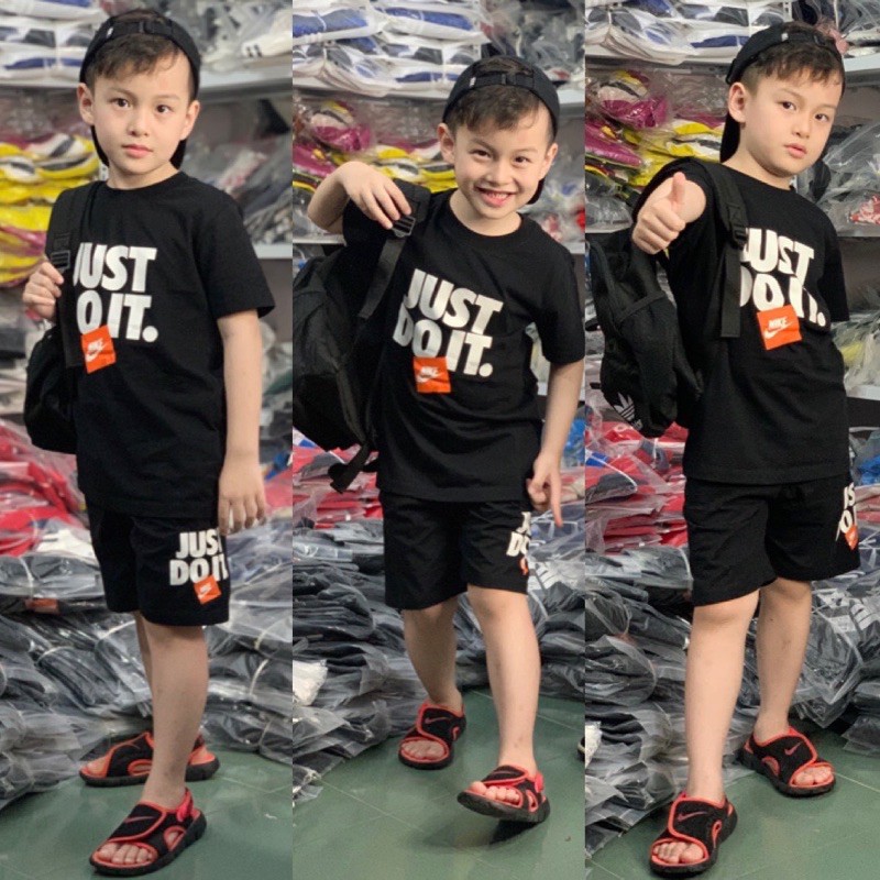 SET NIKE 3 MÀU : ĐEN TRẮNG HỒNG CHO BÉ YÊU