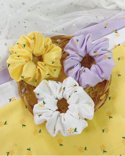 Cột tóc scrunchies hoạ tiết