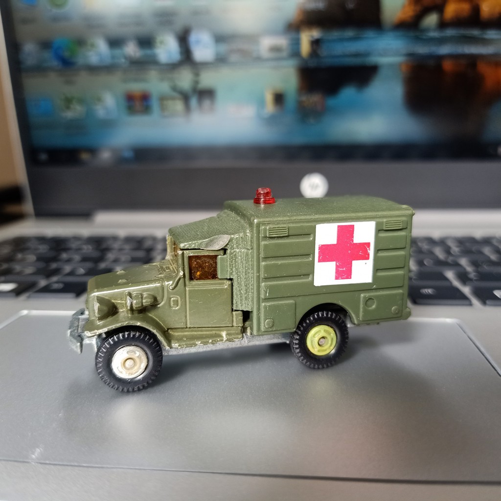 Mô hình Tomica Toyota Type HQ15V No.67 Made in Japan 1978 (Xe quân đội kháng chiến hơn 40 năm)