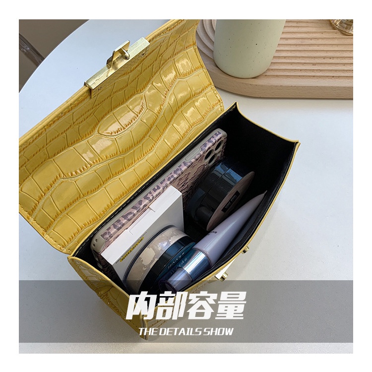 Túi đeo chéo hình vuông nhỏ phối dây xích thời trang