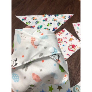 Set 5 Yếm Cotton 2 Lớp Cài Nút Cho Bé