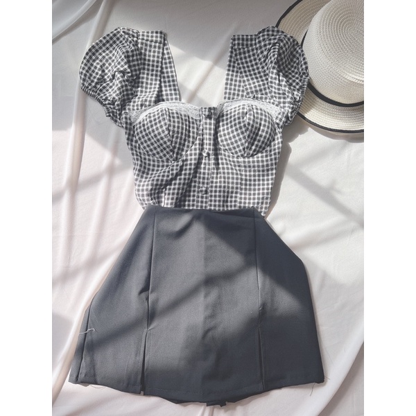 Set áo caro mút ngực phối ren nhún thun sau và quần giả váy xẻ lai alohashop91