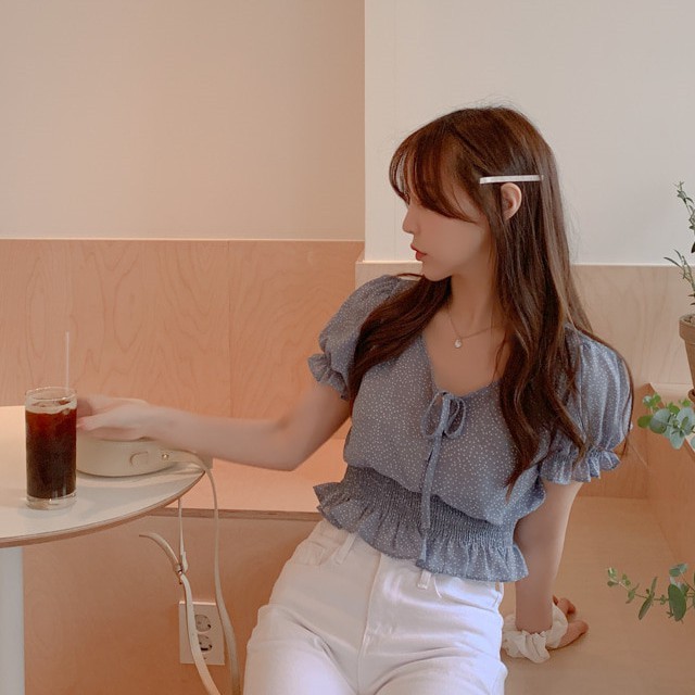 Áo nữ tay ngắn kiểu dáng dễ thương | BigBuy360 - bigbuy360.vn