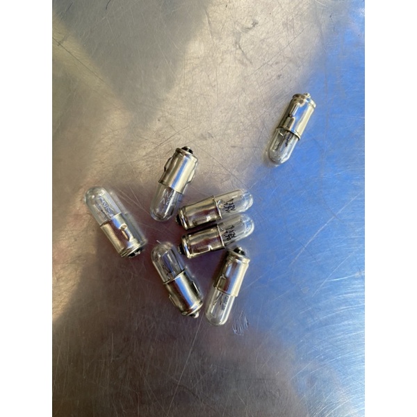 Bóng  đèn  đồng hồ và đền mo  78