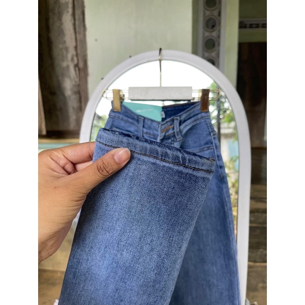 Jeans dài lưng cao co giãn rách 1bên L
