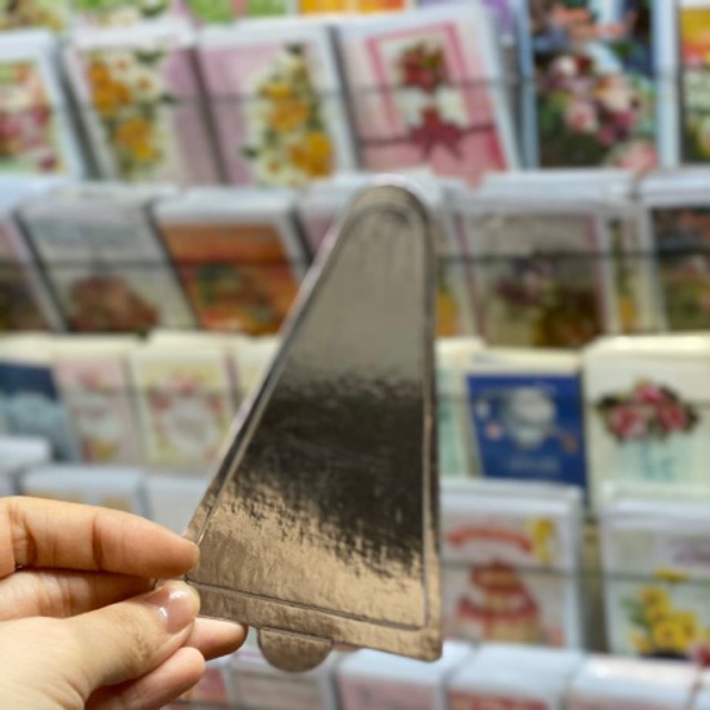 100 cái đế lót bánh mousse hình tam giác màu bạc hoặc màu vàng