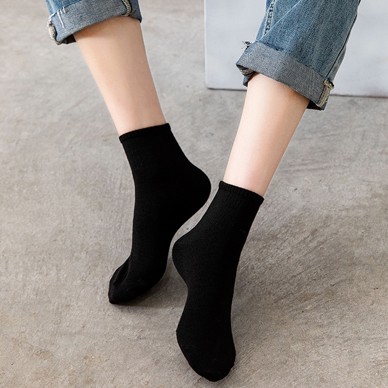 We Flower Vớ cotton cổ cao màu trắng đen in chữ dành cho nữ