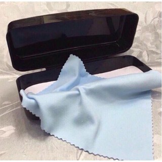 Hộp đựng mắt kính + khăn chất liệu bằng nhựa cao cấp