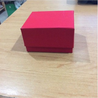 Hộp đồng hồ 001 màu đỏ