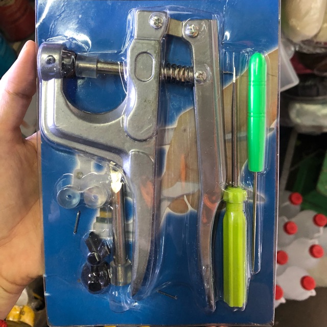 Kềm bấm nút nhựa