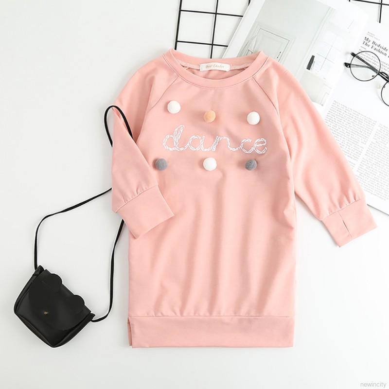 Đầm tay dài hoạ tiết chữ in phong cách Hàn Quốc cho bé gái