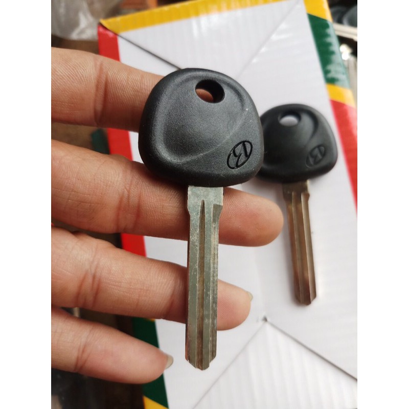 Phôi chìa khoá xe HUYNDAI rảnh trái loại không vai ( combo 2 chìa )