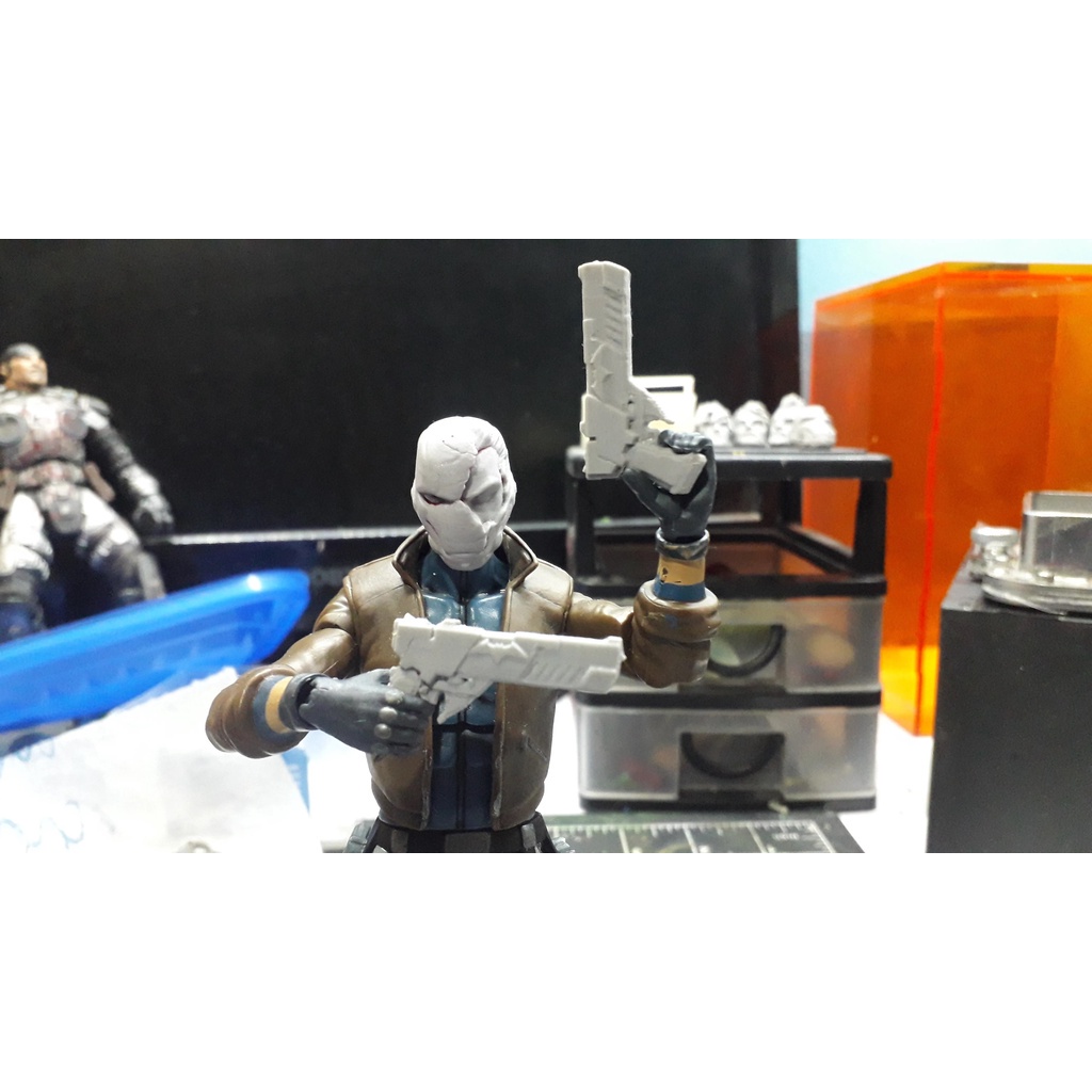 File in 3D Red Hood Battle Damaged Head And Guns