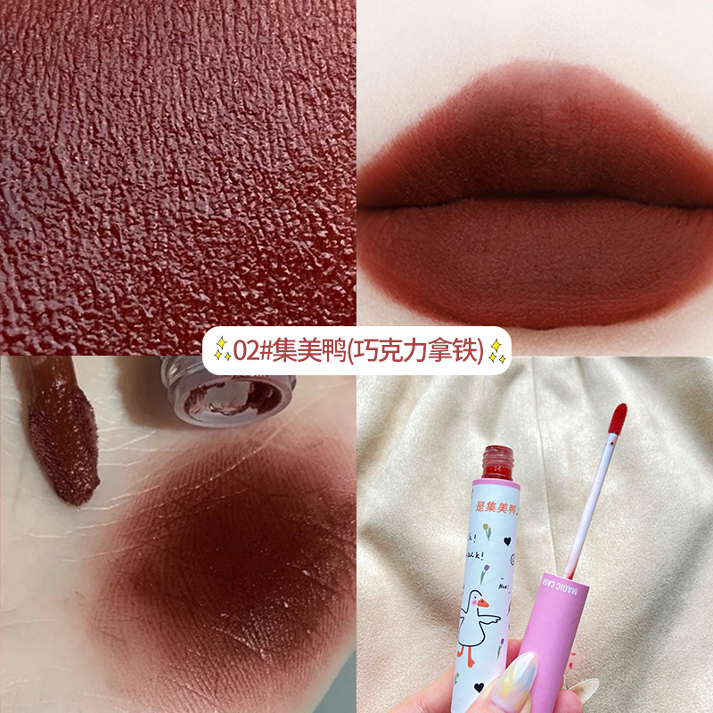 Son kem lì thiết kế họa tiết chú vịt vàng dễ thương