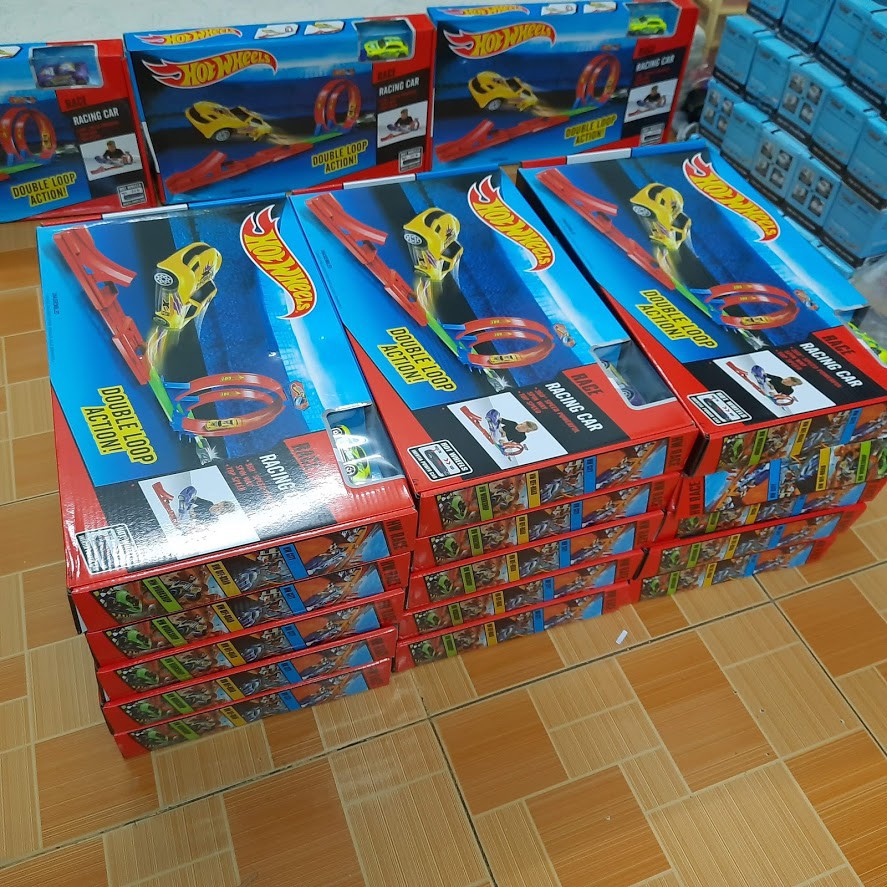 Đồ chơi trẻ em bộ lắp ghép đường đua xe hot wheels gồm 1 xe ô tô Hot wheel và 2 vòng xoắn