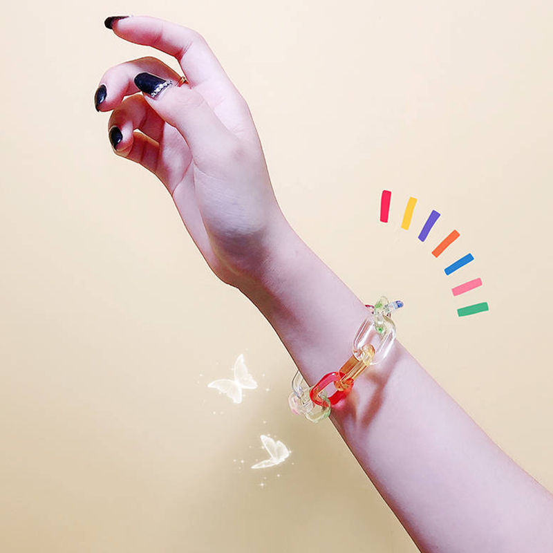 Vòng tay dây xích làm từ acrylic màu cầu vồng