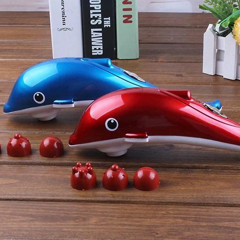 Máy massage đấm lưng cầm tay hình cá heo với 3 đầu massage khác nhau tùy vùng sử dụng