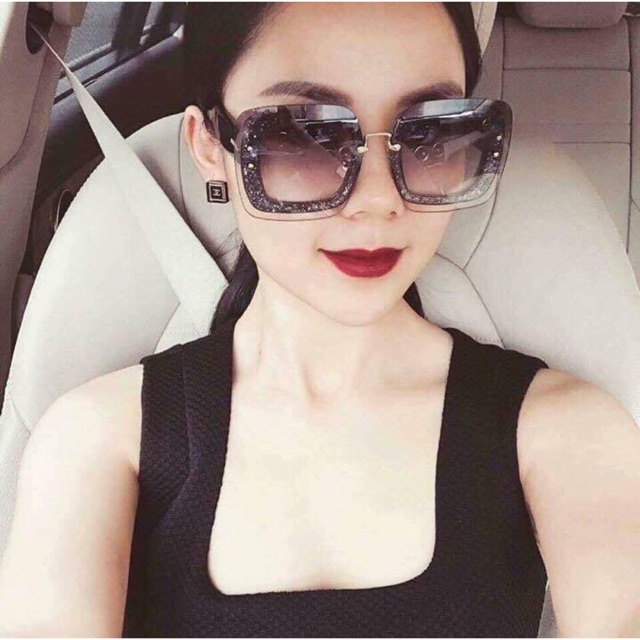 Kính râm Miu Miu thời trang cực HOT