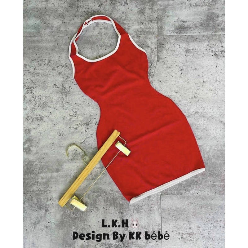 Đầm body cổ yếm