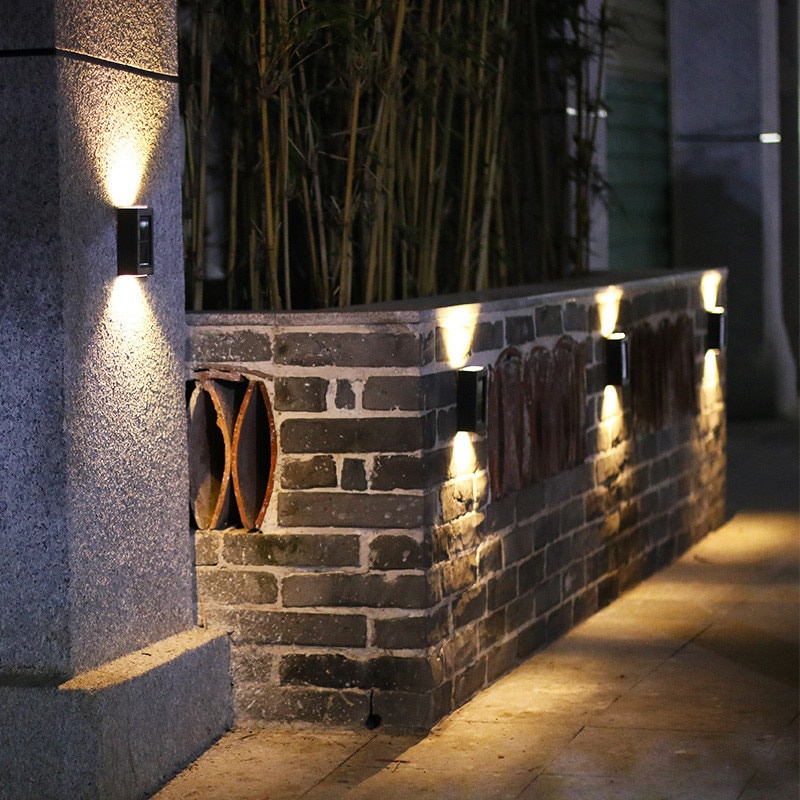 Đèn LED thông minh chống nước sử dụng năng lượng mặt trời