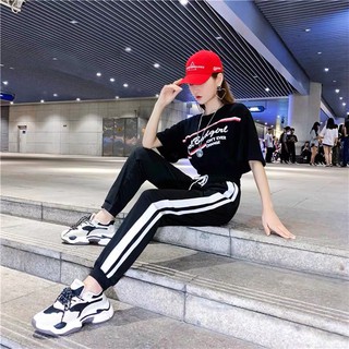 Set chân váy sọc và áo croptop