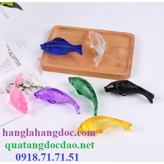 Con cá chép pha lê phong thủy  biểu trưng cho sự dư dả, thăng tiến công danh