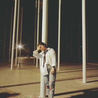 Sơmi lụa kèm cà vạt BTS V