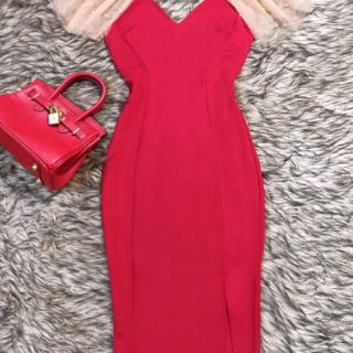 Váy đỏ tay bồng