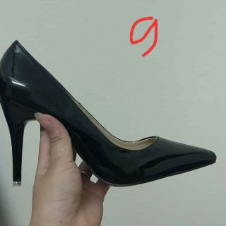 Giày đen Louboutin 9p