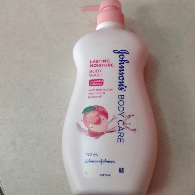 Sữa tắm dưỡng ẩm Johnson's Baby Care 750ml