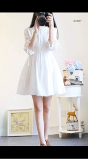 Đầm đắp ren thắt nơ tay